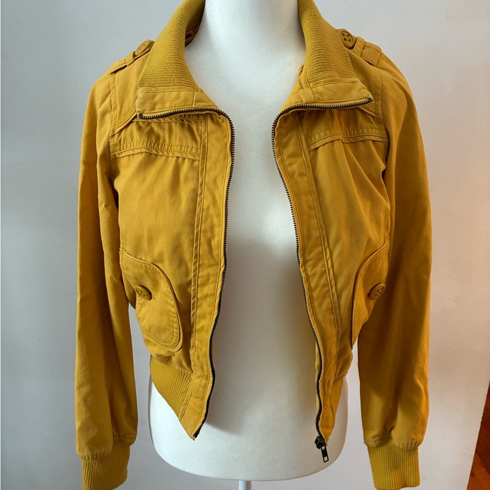 Coffeeshop Yellow cropped Bomber